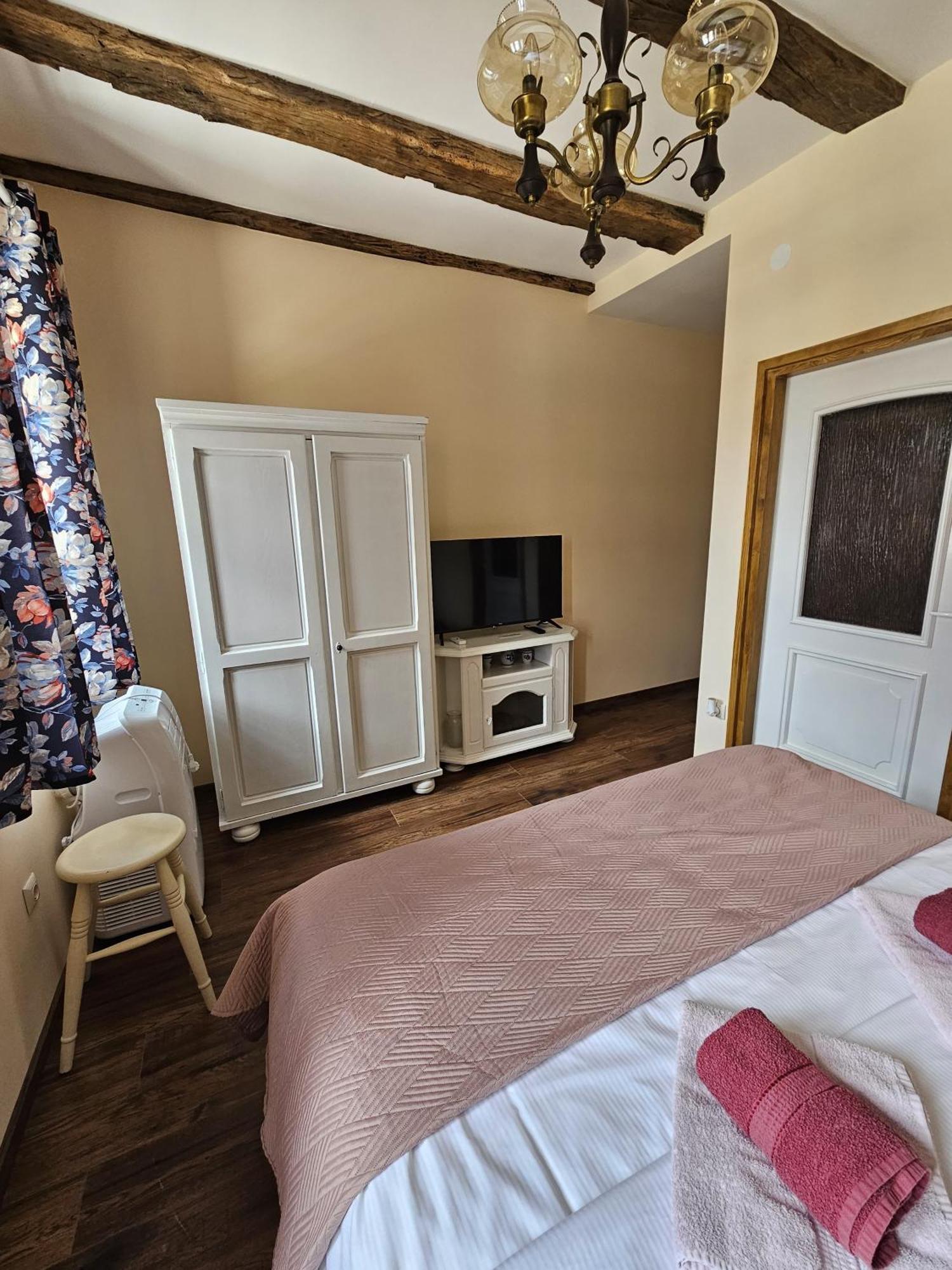 Taverna 1860 Rooms & Apartments Donja Zelina Kültér fotó