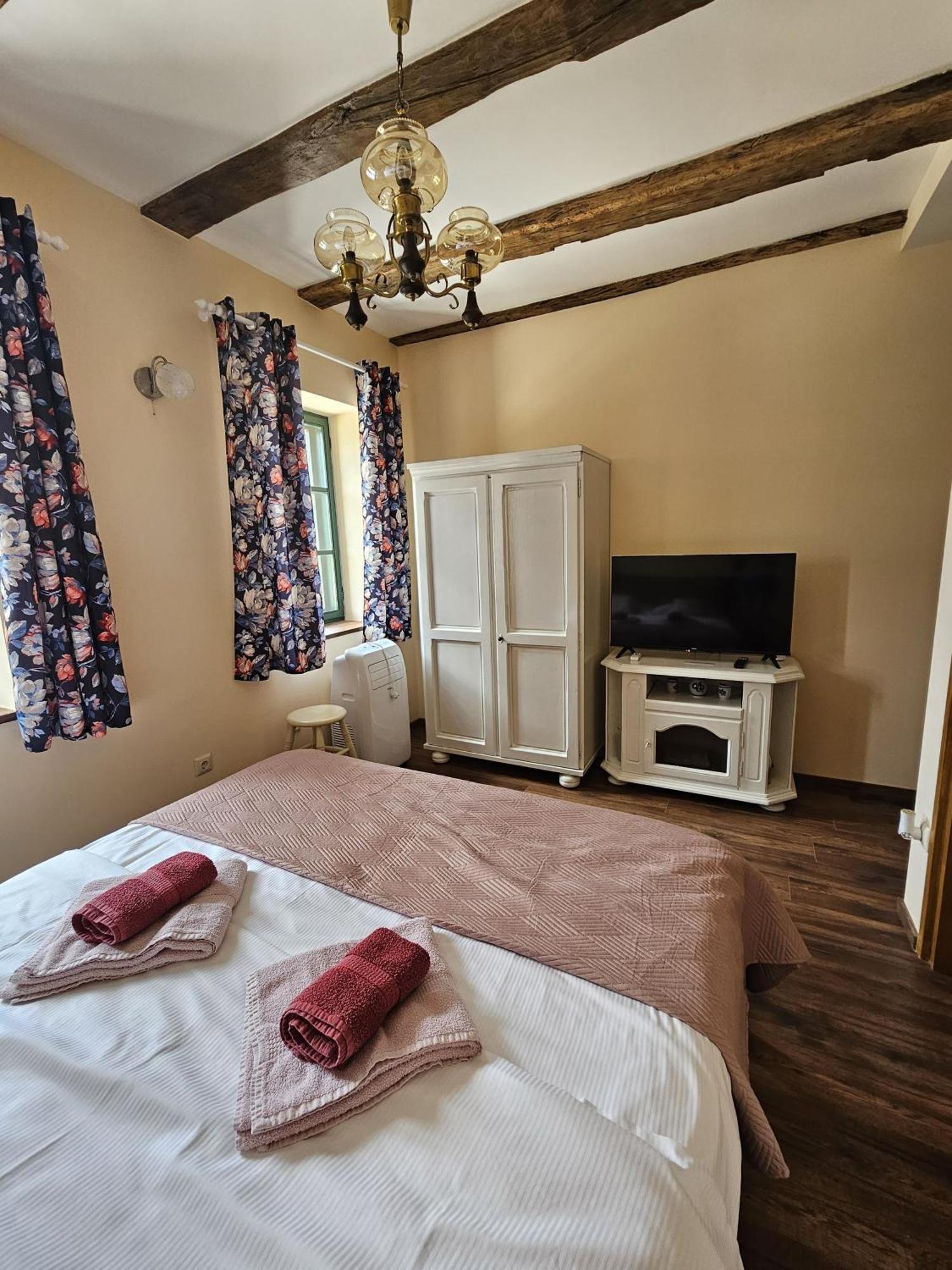 Taverna 1860 Rooms & Apartments Donja Zelina Kültér fotó